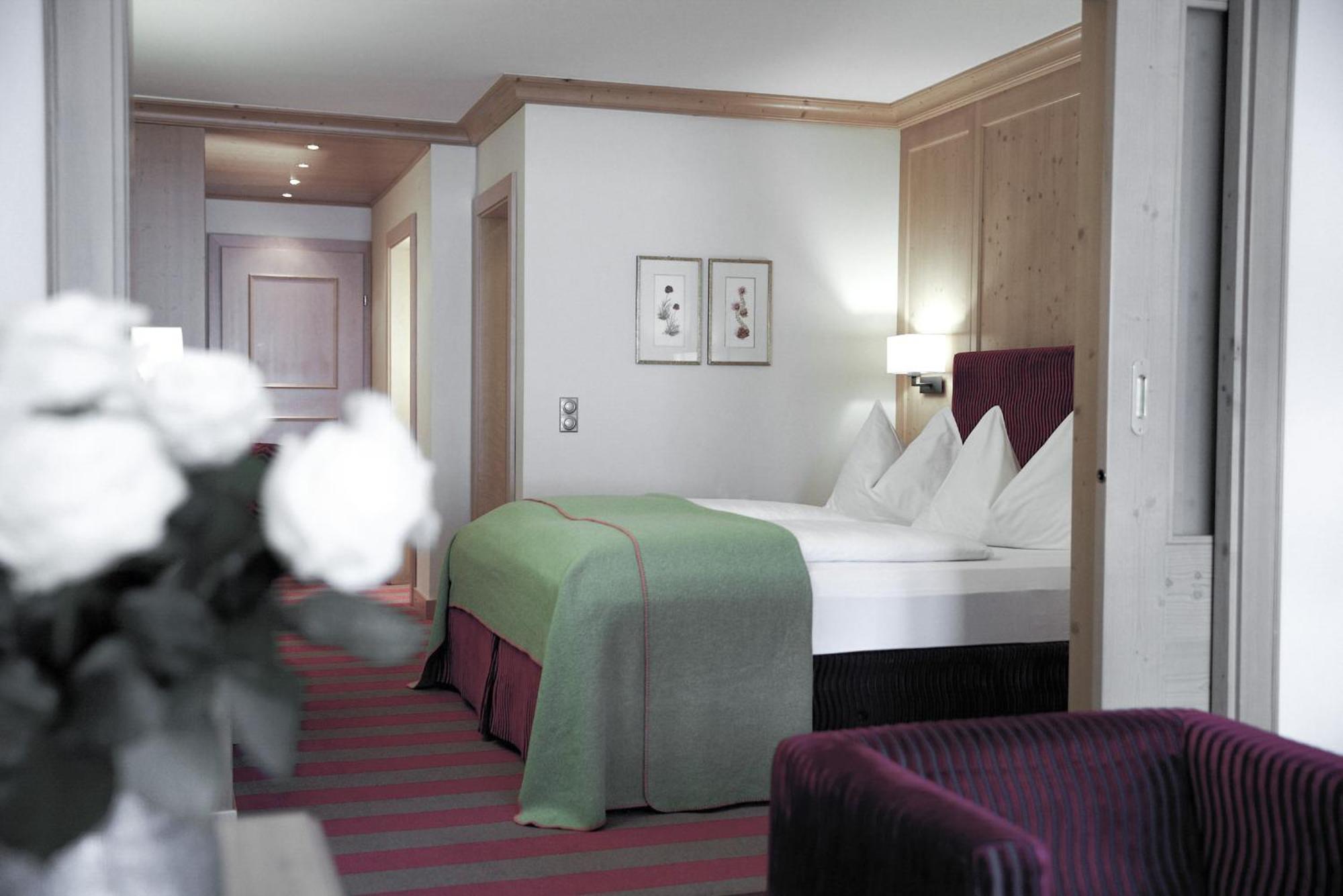 Hotel Rigele Royal Superior Обертауерн Екстериор снимка
